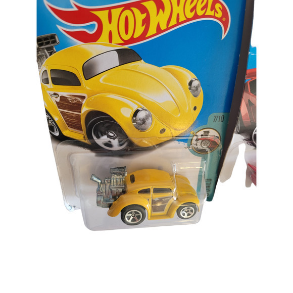 Hot Wheels 2017 Lamborghini Countach Tooned and Hot Wheels Volkswagen Beetle - Picture 7 of 12